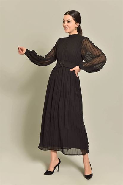 Long chiffon dress with a black battery