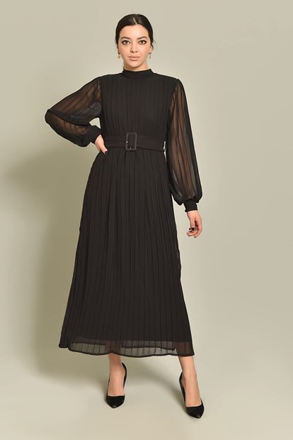 Long chiffon dress with a black battery