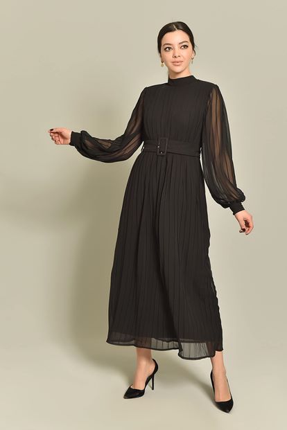 Long chiffon dress with a black battery