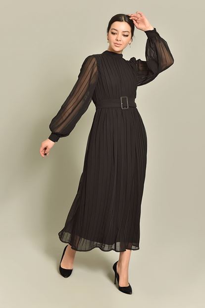 Long chiffon dress with a black battery