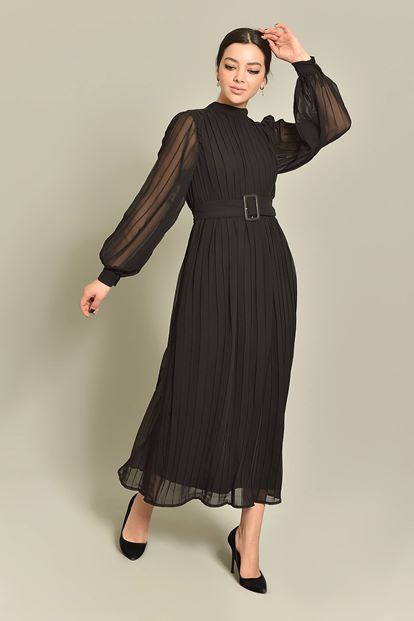 Long chiffon dress with a black battery