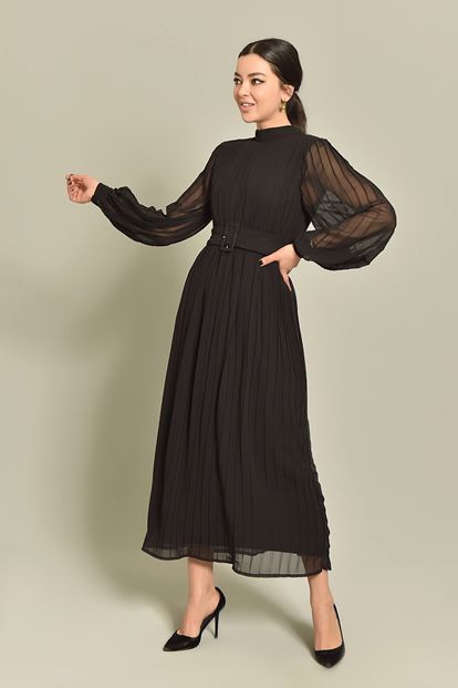 Long chiffon dress with a black battery