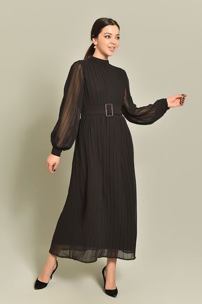 Long chiffon dress with a black battery