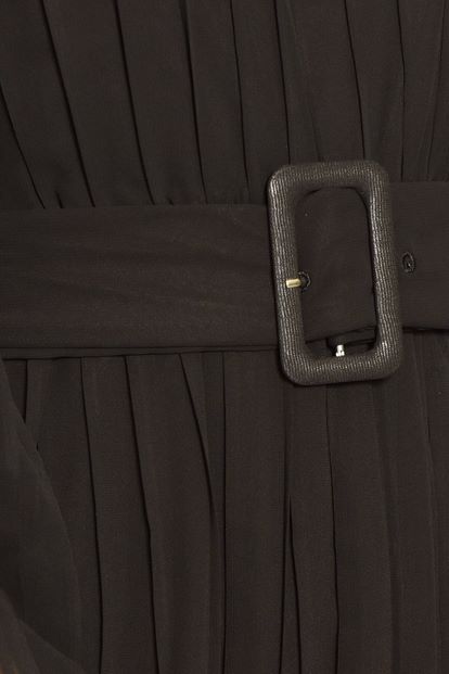 Long chiffon dress with a black battery