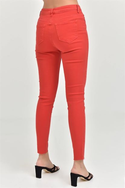 Red skinny jean pants