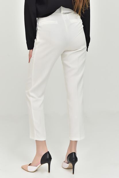 Beyaz Kemerli Pantolon