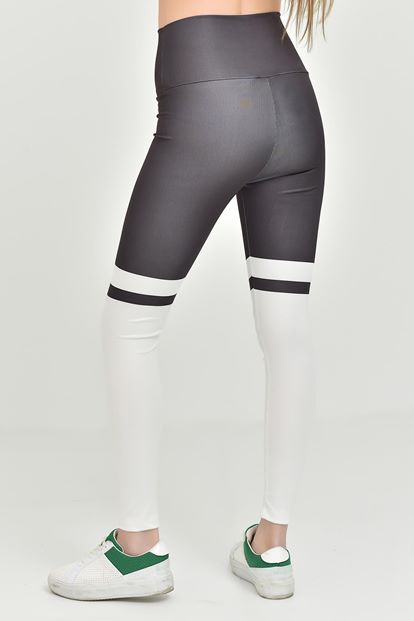 Black and White Striped Leggings of the Athletes