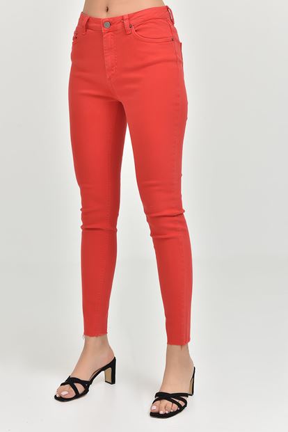 Red skinny jean pants