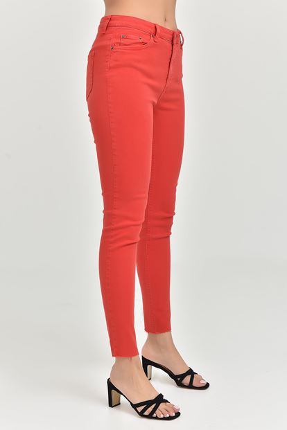 Red skinny jean pants