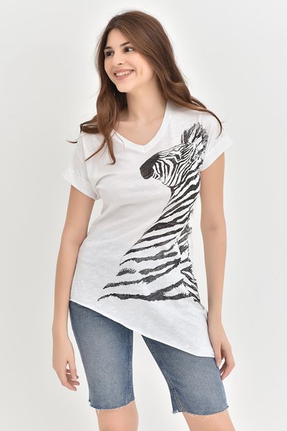 Beyaz Zebra Baskili Asimetrik Kesim Tişört