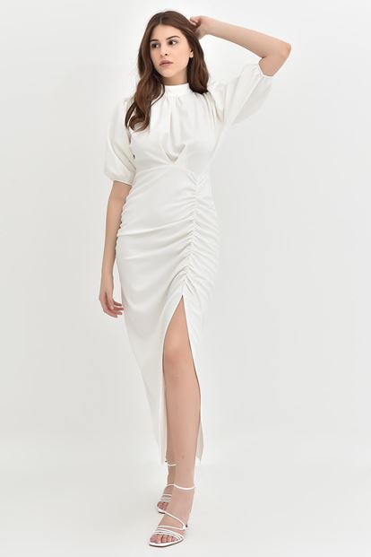 Beyaz Balon Kol Yırtmaçlı Elbise