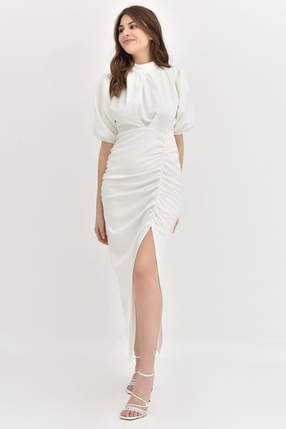Beyaz Balon Kol Yırtmaçlı Elbise