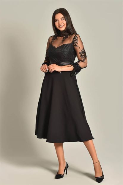 Siyah Kollari Güpür Detay Midi Elbise