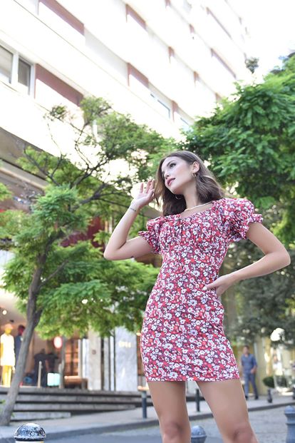 Kırmızı Çiçekli Mini Elbise