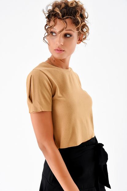 Taba Shoulder Detailed Crop Knitted T-Shirt