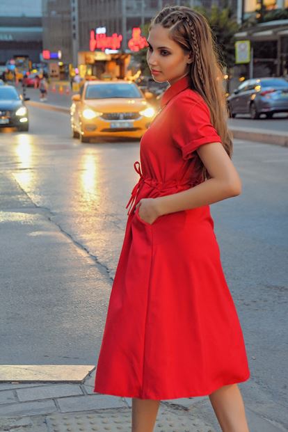 Kırmızı Belden Büzgülü Elbise