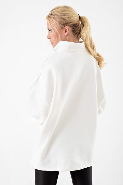 Beyaz Dik Yaka Fermuarlı Sweatshirt