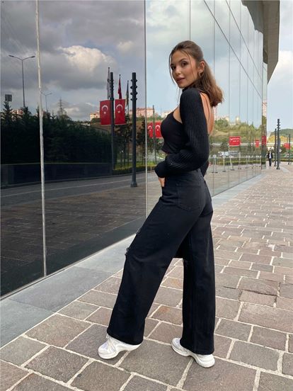 Black long sleeve crop knitwear sweater