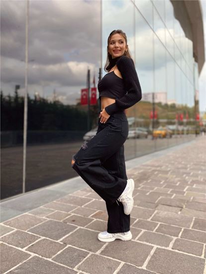 Black long sleeve crop knitwear sweater