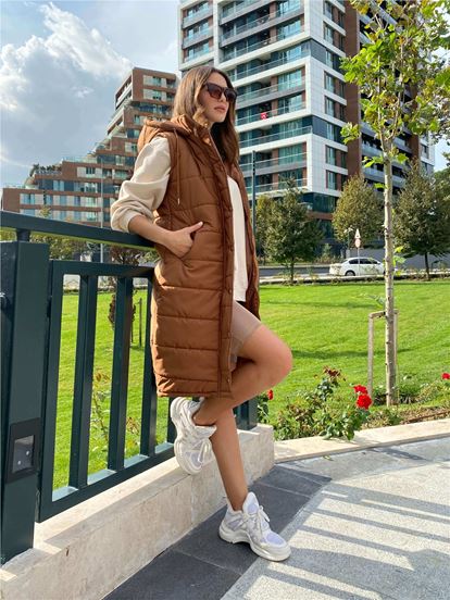 Kahverengi Kapüsonlu Sisme Yelek