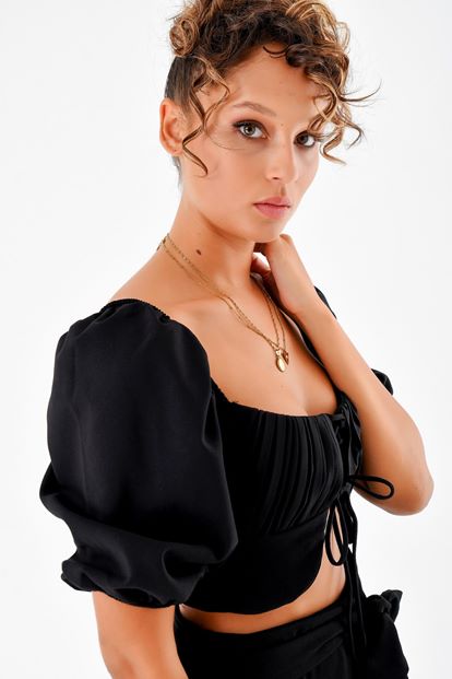 Siyah Önden Bagcikli Crop Bluz
