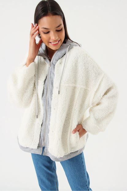 White capulus polar coat