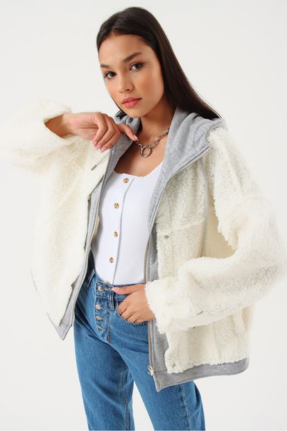 White capulus polar coat