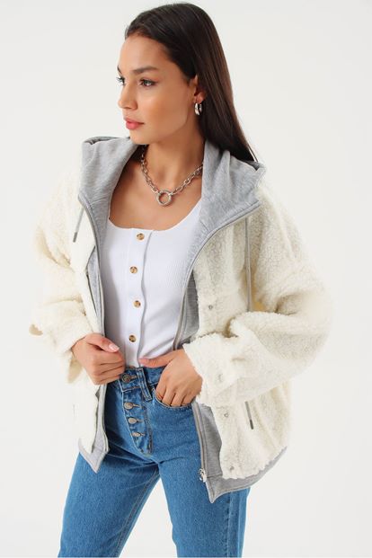 White capulus polar coat