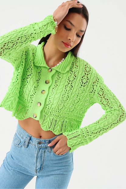 Knitwear Hirka with Green Perforated Button