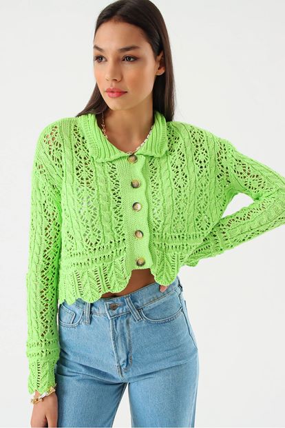 Knitwear Hirka with Green Perforated Button