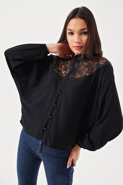 Siyah Güpür Detayli Gömlek
