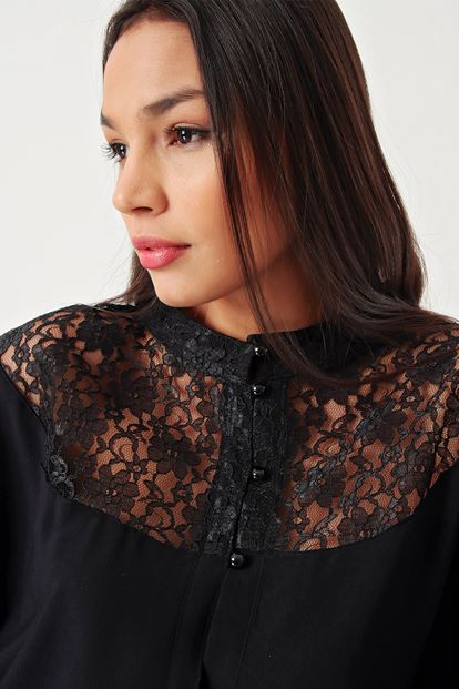 Siyah Güpür Detayli Gömlek