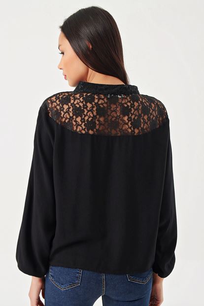 Siyah Güpür Detayli Gömlek