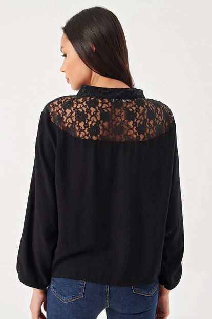 Siyah Güpür Detayli Gömlek