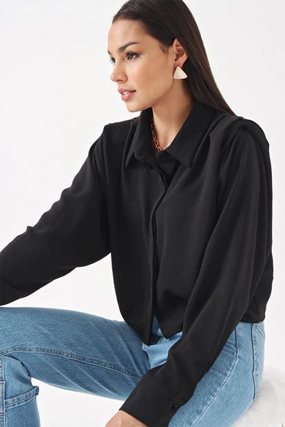 Black Sleeve Shirt Detail