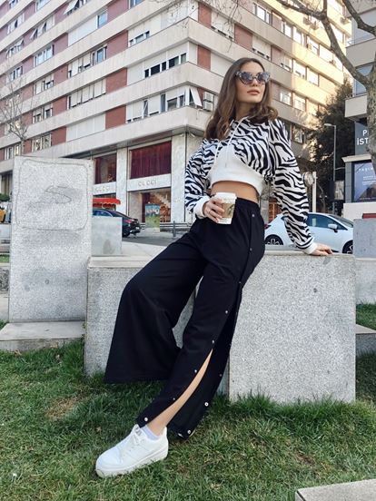 Siyah Yanlari Çitçitli Eşofman