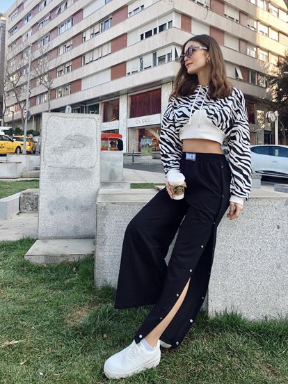 Siyah Yanlari Çitçitli Eşofman