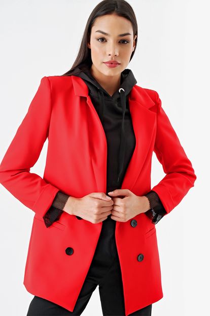 Kırmızı Düğmeli Ceket