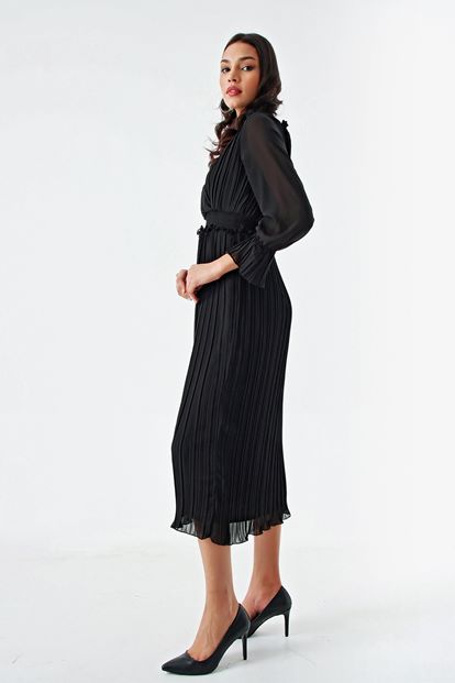 Siyah Piliseli Şifon Elbise