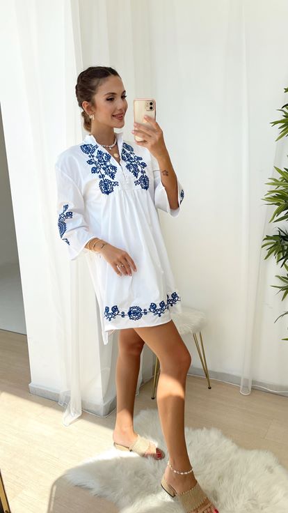 Beyaz Nakış Detay Tasarım Elbise