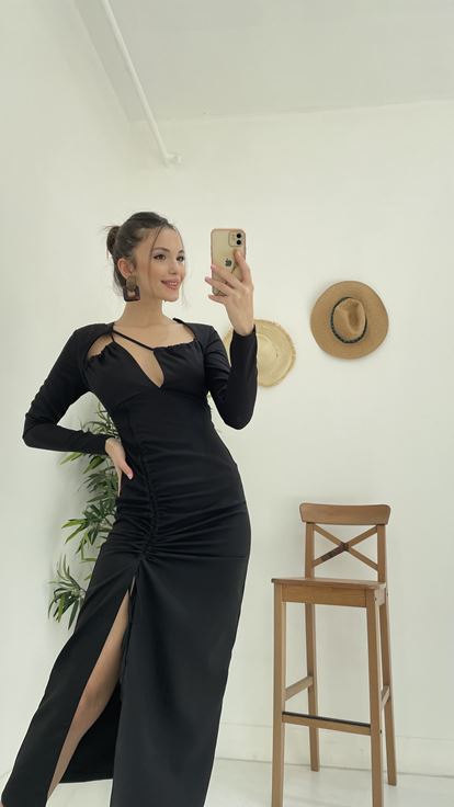 Siyah Göğüs Dekolte Tasarım Elbise