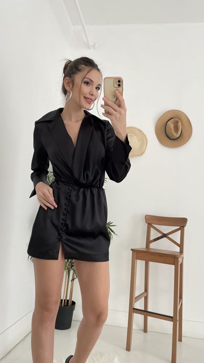 Siyah Düğmeli Ceket Yaka Saten Elbise