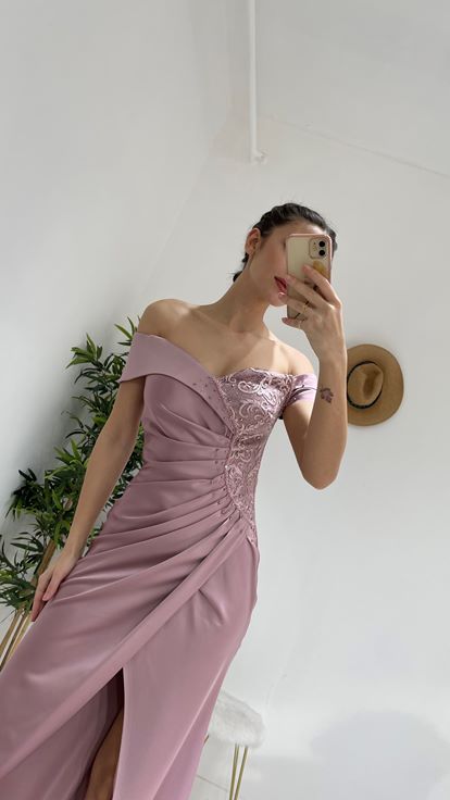 Lila Kayık Yaka Büzgülü Abiye Elbise