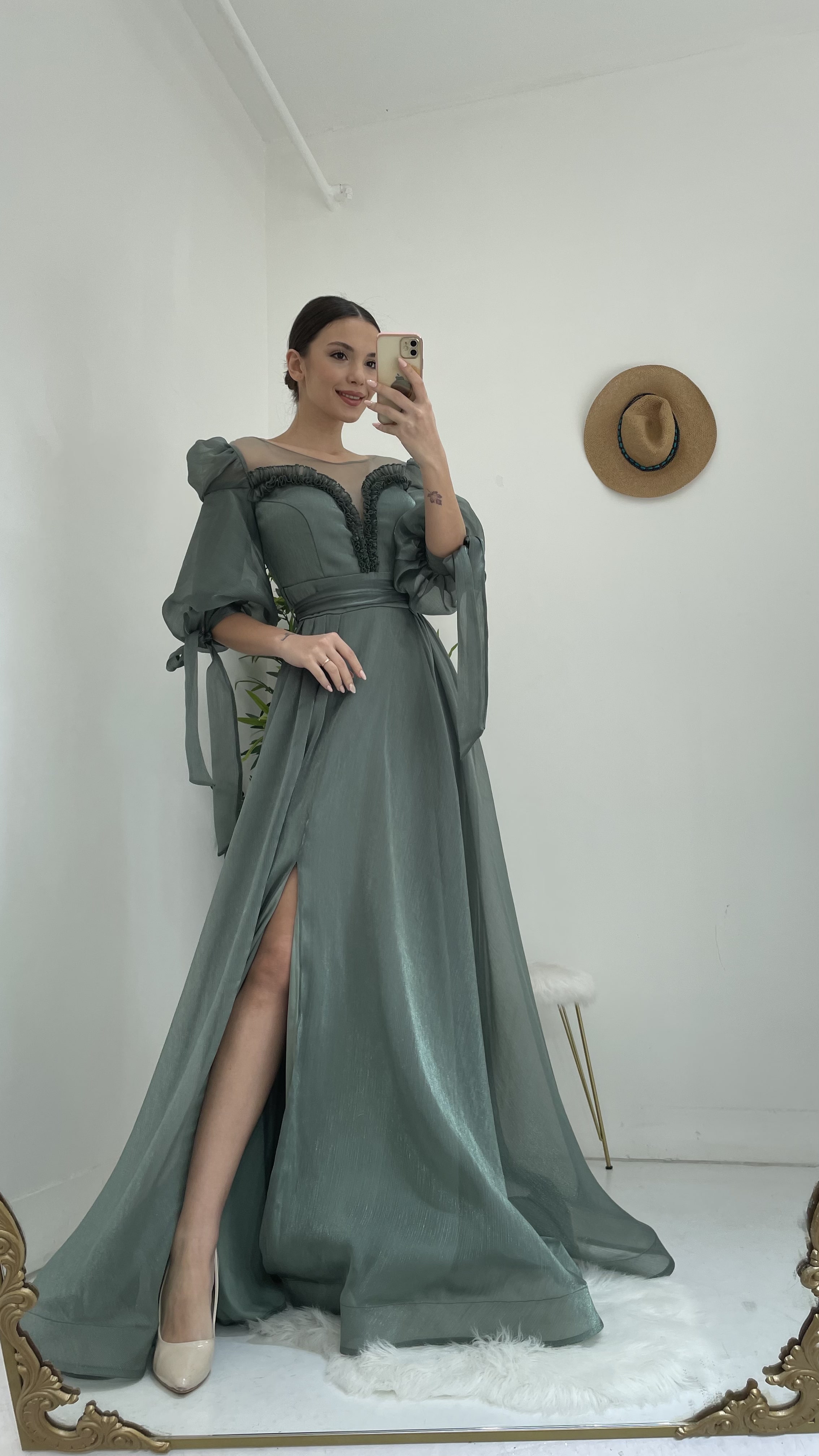 Mint Yeşili Kayık Yaka Prenses Model Abiye Elbise