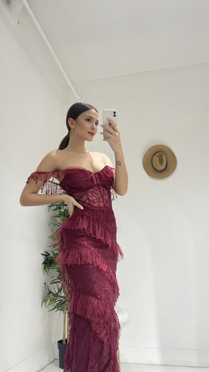 Bordo Fırfırlı Uzun Dantel Abiye Elbise