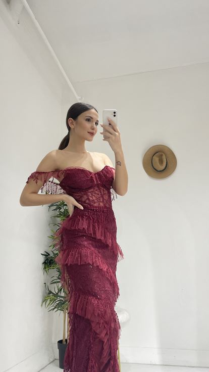 Bordo Fırfırlı Uzun Dantel Abiye Elbise