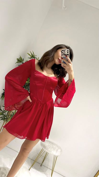 Kırmızı Göğüs Kısmı Saten Detaylı Şifon Mini Elbise