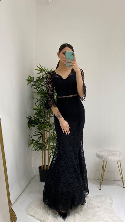 Siyah Kolları Ve Beli Motifli Uzun Güpür Abiye Elbise
