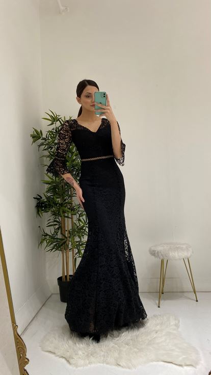 Siyah Kolları Ve Beli Motifli Uzun Güpür Abiye Elbise