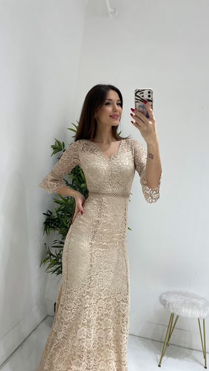 Bej Kolları Ve Beli Motifli Uzun Güpür Abiye Elbise